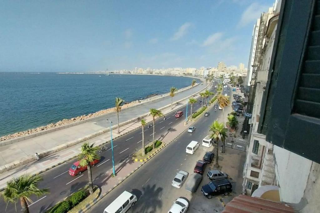 Beachfront Downtown Apartmán *